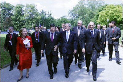President George W. Bush, center, walks with a delegation of European Union leaders, Tuesday, June 10, 2008 at Brdo Castle in Kranj, Slovenia. From left are, Benita Ferrero-Waldner, commissioner for External Relations and European Neighborhood Policy; European Commission President Jose Manuel Barroso; Slovenia Prime Minister Janez Jansa; and Dimitrij Rupel, Slovenia Minister for Foreign Affairs, background right.
