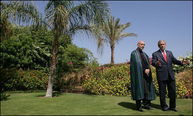 President George W. Bush is joined by Afghanistan President Hamid Karzai Saturday, May 17, 2008, as they speak with members of the media following their meeting in Sharm el-Shiek, Egypt.