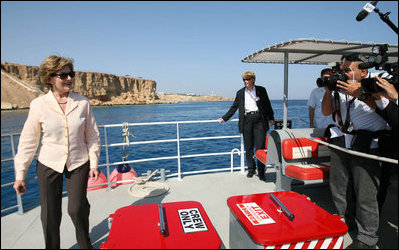 Mrs. Laura Bush speaks with members of the media following her participation in a coral reefs and ocean conservation tour Saturday, May 17, 2008, in Sharm El Sheikh, Egypt.