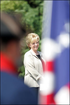 Lynne Cheney hosts a group of fourth graders from local Fairfax County public schools during a Constitution Day 2005 celebration at George Washington's Mount Vernon Estate Friday, September 16, 2005. Mrs. Cheney hosted the event which celebrates the anniversary of the signing of the U.S. Constitution 218 years ago.