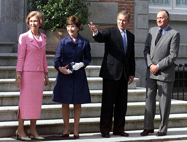  President George W. Bush and Laura Bush meet with the King Juan Carlos I and Queen Sofia of Spain at the King's palace Tuesday June 12, 2001 in Madrid, Spain. 