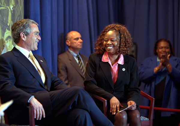President George W. Bush and Frances Cunningham address the Chamber of Commerce in Charlotte, N.C., Feb. 27. The President discussed Welfare Reform and Job Training. Ms. Cunningham, who is a single mother who worked her way off welfare, introduced the President. White House photo by Paul Morse.