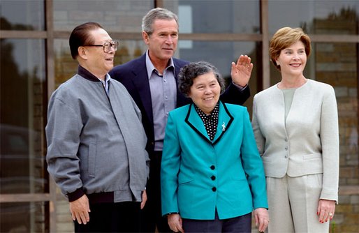 President George W. Bush and Mrs. Bush welcome Chinese President Jiang Zemin and his wife Wang Yeping to their home in Crawford, Texas, Oct. 25. White House photo by Tina Hager.
