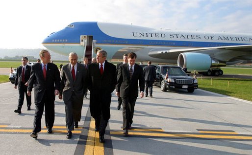Arriving in Harrisburg, Pa., President George W. Bush walks with Pennsylvania Attorney General Mike Fisher, far left, Rep. George Gekas, center, and Governor Mark Schweiker Friday, Nov. 1. White House photo by Paul Morse.