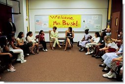 Laura Bush visits the 5th grade class of Teach for America teacher Beth Berselli at Maxine O. Bush Elementary School in Phoenix, Ariz., May 9, 2003.  White House photo by Susan Sterner