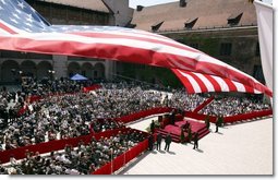 President George W. Bush delivers his speech in the courtyard of the Wawel Royal Palace in Krakow, Poland, Saturday, May 31, 2003.   White House photo by Paul Morse