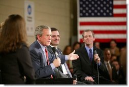 President George W. Bush participates in a conversation on Job Training and the Economy at New Hampshire Community Technical College in Nashua, N.H., Thursday, March 25, 2004.  White House photo by Paul Morse