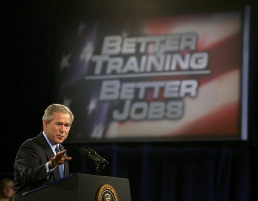 President George W. Bush delivers remarks on job training and the economy at Central Piedmont Community College in Charlotte, N.C., Monday, April 5, 2004. White House photo by Eric Draper