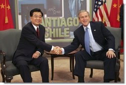 President George W. Bush and President Jintao Hu of China meet while attending an APEC summit in Santiago, Chile, Nov. 20, 2004.  White House photo by Eric Draper