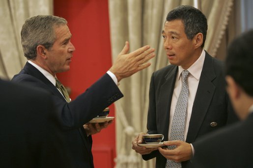 President George W. Bush meets with Prime Minister Lee Hsien Loong of Singapore during the APEC Summit at La Moneda Presidential Palace in Santiago, Chile, Sunday, Nov. 21, 2004.White House photo by Eric Draper