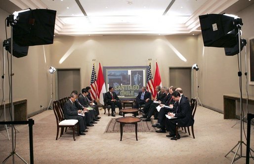 Before the beginning of an APEC summit, President George W. Bush talks with Indonesian President Susilo Yudhoyono in Santiago, Chile, Nov. 20, 2004. White House photo by Eric Draper