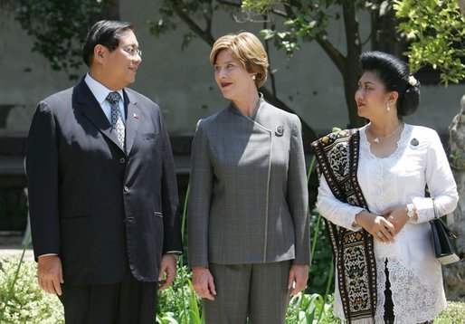 Laura Bush talks with Mr. Jose Miguel T. Arroyo of the Philippines and Mrs. Kristiani Herawati of Indonesia during a program for leaders' spouses in Santiago, Chile, Nov. 20, 2004. White House photo by Susan Sterner.