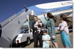 President George W. Bush waves from Air Force One during a visit to Shreveport, La., Friday, March 11, 2005.  White House photo by Paul Morse