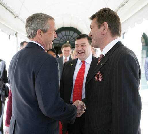 President George W. Bush and Ukraine President Viktor Yushchenko shake hands upon Mr. Yushchenko's departure Monday, April 4, 2005, following his visit to the White House.White House photo by Eric Draper