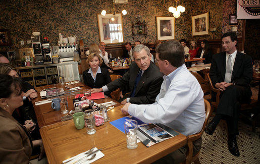 President George W. Bush talks with patrons at a coffee shop in Mentor, Ohio, April 15, 2005. White House photo by Paul Morse