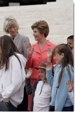 Laura Bush and Interior Secretary Gale Norton joins Guilford Elementary School students in taking the Junior Ranger pledge from National Park Service Director Fran Mainella during during an event at the Thomas Jefferson Memorial in Washington, D.C., April 21, 2005.  White House photo by Paul Morse