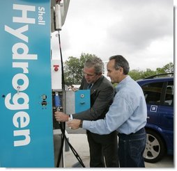 With the help of Rick Scott, Operations and Safety Coordinator, Shell Hydrogen, L.L.C., President George W. Bush replaces a nozzle on a hydrogen fueling pump at a Shell station in Washington D.C. The President visited the station, the first integrated gasoline/hydrogen station in North America, Wednesday, May 25, 2005, for a demonstration of its functions.  White House photo by Paul Morse