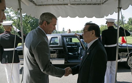 President George W. Bush shakes hands with Prime Minister Phan Van Khai of Vietnam as he departs the White House Tuesday, June 21, 2005. During the two leaders' meeting, President Bush expressed strong support for Vietnam’s accession to the World Trade Organization and accepted the Prime Minister's invitation to attend the 2006 APEC Summit in Vietnam. White House photo by Eric Draper