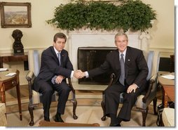 President George W. Bush shakes hands with Bulgarian President Georgi Purvanov prior to taking questions from reporters, Monday, Oct. 17, 2005, in the Oval Office at the White House in Washington.  White House photo by Eric Draper