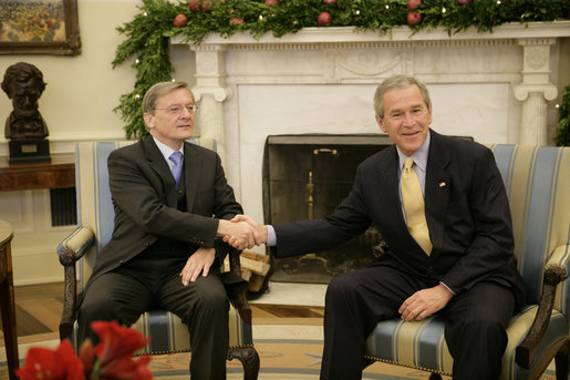 President George W. Bush and Austria Chancellor Wolfgang Schuessel exchange handshakes during the Chancellor's visit Thursday, Dec. 8, 2005, to the White House. White House photo by Eric Draper
