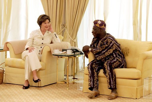 Mrs. Laura Bush visits with Nigeria President Olusegun Obasanjo Wednesday, Jan. 18, 2006, at the presidential villa in Abuja, Nigeria. White House photo by Shealah Craighead