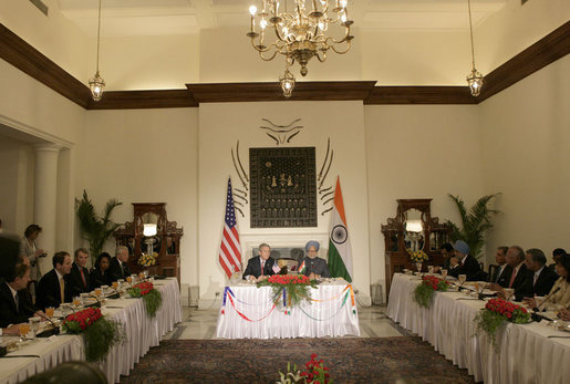 President George W. Bush and Prime Minister Manmohan Singh of India, lead a meeting Thursday, March 2, 2006, with U.S. and Indian CEOs. White House photo by Eric Draper