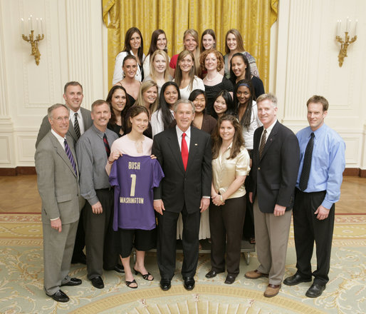 President George W. Bush stands with members of the University of Washington Women’s Volleyball Team Thursday, April 6, 2006, during a photo opportunity with the 2005 and 2006 NCAA Sports Champions. White House photo by Paul Morse