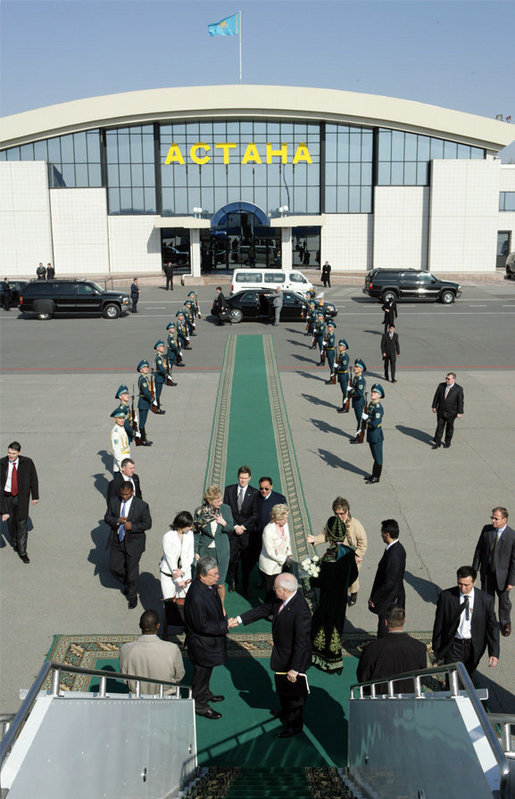 Following morning meetings with Kazakh political oppositional leaders and Kazakh youth, Vice President Dick Cheney and Mrs. Lynne Cheney depart Astana, Kazakhstan, Saturday, May 6, 2006. The Vice President met with Kazakh President Nursultan Nazarbayev at the Presidential Palace the previous day. White House photo by David Bohrer