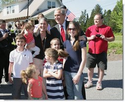 President George W. Bush poses with residents during a surprise stop in a Pottstown, Pa., neighborhood Wednesday, May 24, 2006 , after his visit to the nearby Limerick Generating Station in Limerick, Pa.  White House photo by Kimberlee Hewitt