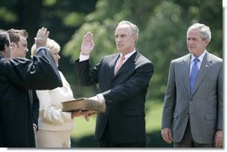 President George W. Bush stands with former Idaho Gov. Dirk Kempthorne as he is sworn-in as the new U.S. Secretary of Interior by Supreme Court Justice Antonin Scalia, left, Wednesday, June 7, 2006 on the South Lawn of the White House in Washington. Patricia Kempthorne holds the Bible during her husband’s swearing-in, joined by their children Heather Myklegard and son, Jeff Kempthorne. White House photo by Eric Draper