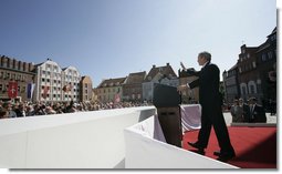 President George W. Bush addresses the crowded town square of Stralsund, Germany, before meeting with Chancellor Angela Merkel Thursday, July 13, 2006. "For decades, the German people were separated by an ugly wall. Here in the East, millions of you lived in darkness and tyranny," said President Bush. "Today your nation is whole again. The German people are at the center of Europe that is united and free and peaceful." White House photo by Eric Draper