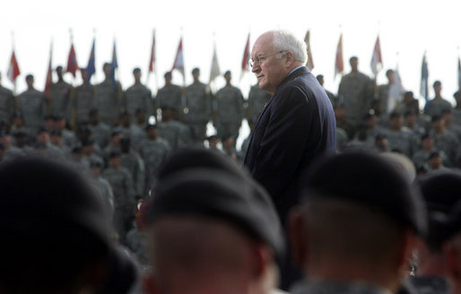Vice President Dick Cheney stands amidst some 8,500 troops, Wednesday, October 4, 2006, during a rally at Fort Hood, Texas. Fort Hood is the largest active duty armored post in the United States Armed Services and supports two full armored divisions, the 1st Cavalry Division and 4th Infantry Division (Mechanized). White House photo by David Bohrer