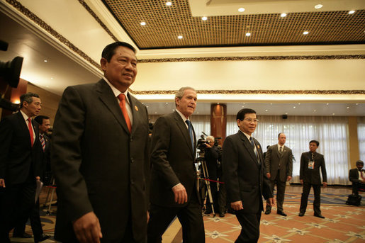 President George W. Bush is flanked by Indonesian President Susilo Bambang Yudhoyono, left, and Viet President Nguyen Minh Triet as they arrive Saturday, Nov. 18, 2006, for a meeting with Southeast Asian leaders at the International Convention Center in Hanoi. White House photo by Eric Draper