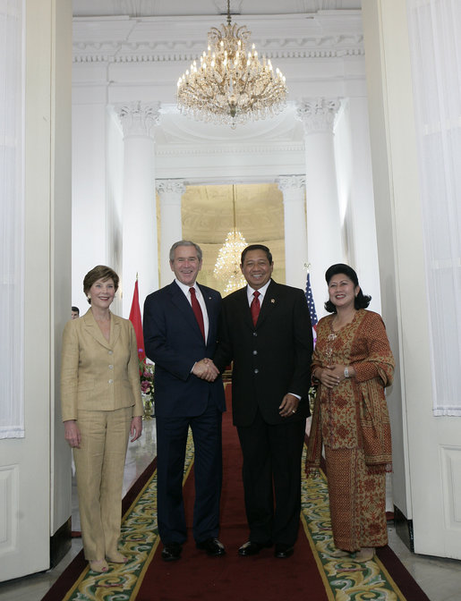President George W. Bush and Mrs. Laura Bush are greeted by President Susilo Bambang Yudhoyono of Indoniesia and Herawati Yudhoyono at the Presidential Palace in Bogor, Indonesia, after arriving in the country for a six-hour visit Monday, Nov. 20, 2006. White House photo by Eric Draper