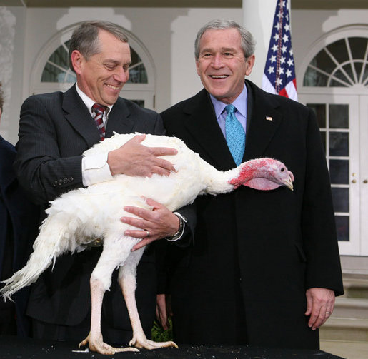 President George W. Bush is joined by Lynn Nutt of Springfield, Mo., as he poses with “Flyer” the turkey during a ceremony Wednesday, Nov. 22, 2006 in the White House Rose Garden, following the President’s pardoning of the turkey before the Thanksgiving holiday. White House photo by Paul Morse