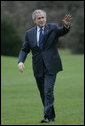 President George W. Bush waves as he walks from Marine One upon his return to the White House, Thursday, Nov. 30, 2006, following his trip to Estonia, Latvia and Jordan. White House photo by Kimberlee Hewitt