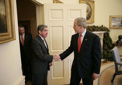 President George W. Bush welcomes President Oscar Arias Sanchez of Costa Rica to the Oval Office, Wednesday, Dec. 6, 2006. White House photo by Eric Draper