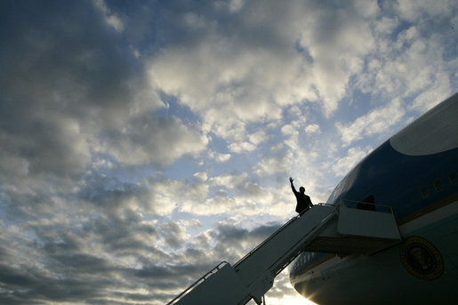 President George W. Bush waves as he prepares to board Air Force One for his return to Washington, D.C., following his visit to Fort Benning, Ga., Thursday, Jan. 11, 2007. White House photo by Eric Draper
