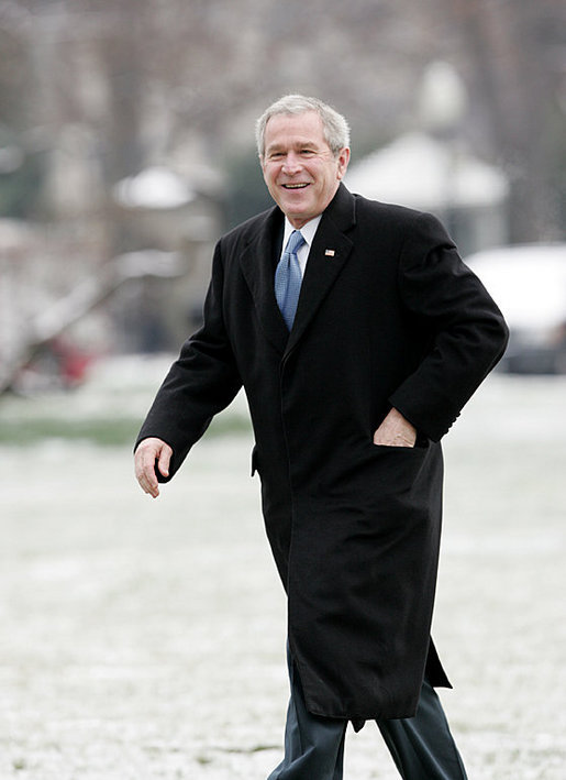 President George W. Bush makes his way across the South Lawn after arriving at the White House aboard Marine One from his weekend at Camp David, Md., Monday, Jan. 22, 2007. The President spent the weekend at the Presidential retreat preparing for his State of the Union address to be delivered before Congress Tuesday evening. White House photo by Paul Morse