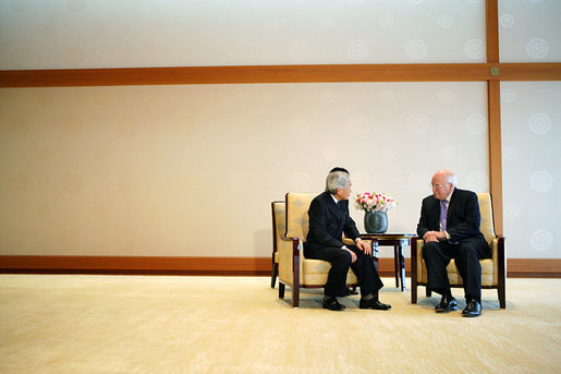 Vice President Dick Cheney talks with Japan's Emperor Akihito during a visit Wednesday, Feb. 21, 2007, to the Imperial Palace in Tokyo. White House photo by David Bohrer