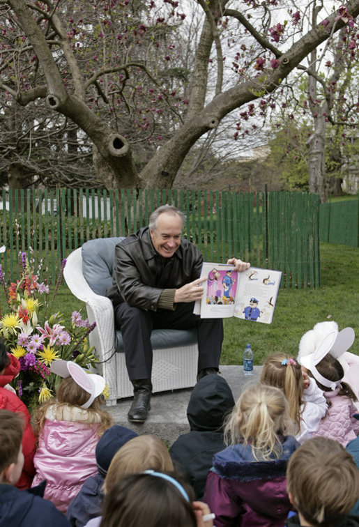 Interior Secretary Dirk Kempthorne reads the children's book, "Officer Buckle and Gloria," by Peggy Rathmann during the 2007 White House Easter Egg Roll on the South Lawn. White House photo by Shealah Craighead