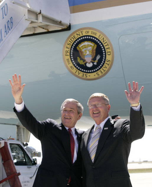 President George W. Bush and Chuck Hinken, of Grand Rapids, Mich., wave after Mr. Hinken was presented the Presidential Volunteer Service Award during the President's visit to Grand Rapids, Mich. Friday, April 20, 2007. The President's Volunteer Service Award recognizes individuals, families, and groups that have achieved a certain standard measured by the number of volunteer hours served over a 12-month period or cumulative hours earned over the course of a lifetime. White House photo by Eric Draper