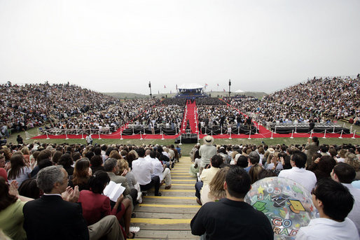 Some of the estimated 10,000 people, including 635 graduates, are in attendance Saturday, April 28, 2007, for the commencement ceremonies at Pepperdine University's Seaver College in Malibu, California. Mrs. Laura Bush delivered the commencement speech to the graduates and also was the recipient of Pepperdine's Honorary Doctor of Laws degree. White House photo by Shealah Craighead