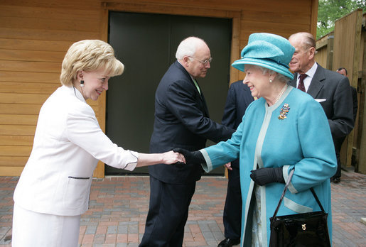 Mrs. Lynne Cheney greets Her Majesty Queen Elizabeth II of Great Britain Friday, May 4, 2007 during 400th anniversary celebrations at Jamestown Settlement in Williamsburg , Virginia. White House photo by David Bohrer