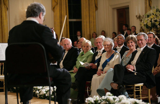 Violinist Itzhak Perlman plays during the entertainment portion of the White House State Dinner in honor on Her Majesty Queen Elizabeth II, Monday evening, May 7, 2007, in the East Room at the White House. White House photo by Eric Draper