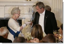 President George W. Bush toasts Her Majesty Queen Elizabeth II of Great Britain following welcoming remarks Monday, May 7, 2007, during the State Dinner in her honor at the White House. White House photo by Shealah Craighead