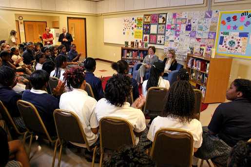 Mrs. Laura Bush and actress Emma Roberts meet with students at Washington Middle School for Girls Tuesday, May 29, 2007, in Washington, D.C. White House photo by Shealah Craighead