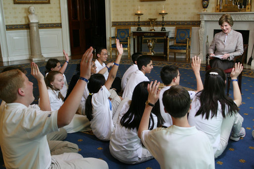 Mrs. Laura Bush meets with the 15 Scripps National Spelling Bee Championship finalists during an ABC television taping at the White House Thursday, May 31, 2007, to be aired on ABC during the final round of the Scripps National Spelling Bee Thursday evening. White House photo by Shealah Craighead
