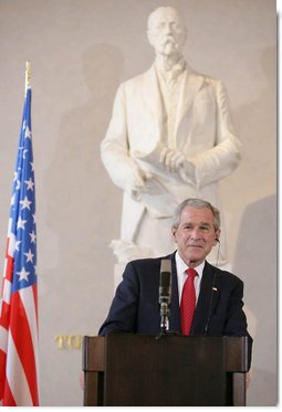 President George W. Bush listens to a reporter’s question at a joint news conference Tuesday, June 5, 2007, where he was joined by Czech President Vaclav Klaus and Czech Prime Minister Mirek Topolanek, at Prague Castle in the Czech Republic. White House photo by Chris Greenberg