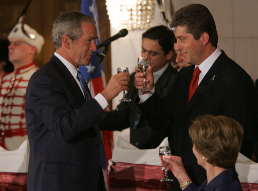 President George W. Bush and President Georgi Parvanov share a toast Monday, June 11, 2007, during a social lunch at The National Museum of History in Sofia, Bulgaria. White House photo by Chris Greenberg